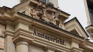 Amtsgericht Forchheim: Vier Männer auf der AnklagebankForchheim & Fränkische Schweiz Vier Männer saßen im Forchheimer Amtsgericht auf der Anklagebank. Sie sollen zwei Bekannte nach einer Autopanne attackiert haben.