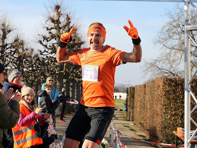 Schlosslauf Mem 231125 02 Siegejubel Starklauf