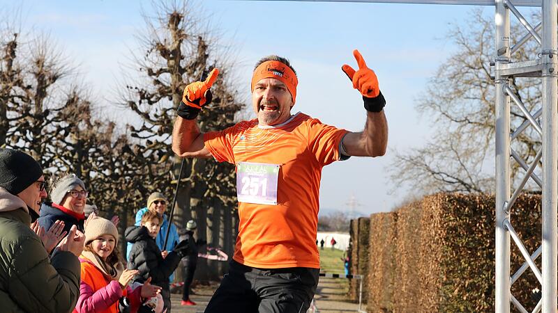 Schlosslauf Mem 231125 02 Siegejubel Starklauf