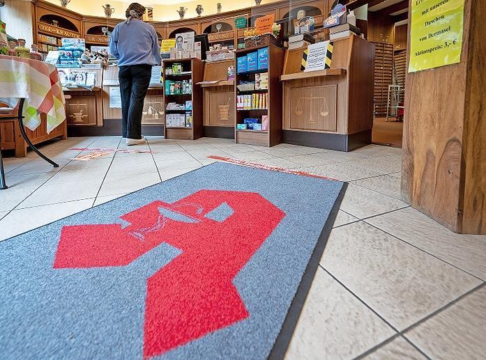 „Demenzfreundliche Apotheken“ sollen Betroffenen und ihren Angehörigen als Anlaufstelle dienen, um ersten Rat zu erhalten.