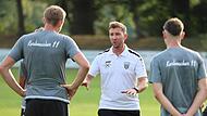 Wird den FC Sand auch in der kommenden Saison betreuen: Maximilian Zang (Mitte)