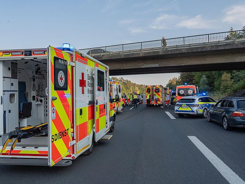 A73 bei Bamberg: Sieben Schwerverletzte nach Unfall
