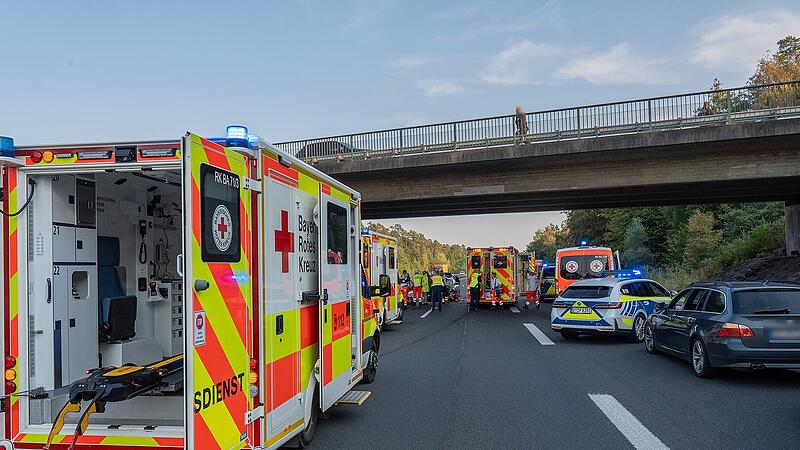 A73 bei Bamberg: Sieben Schwerverletzte nach Unfall