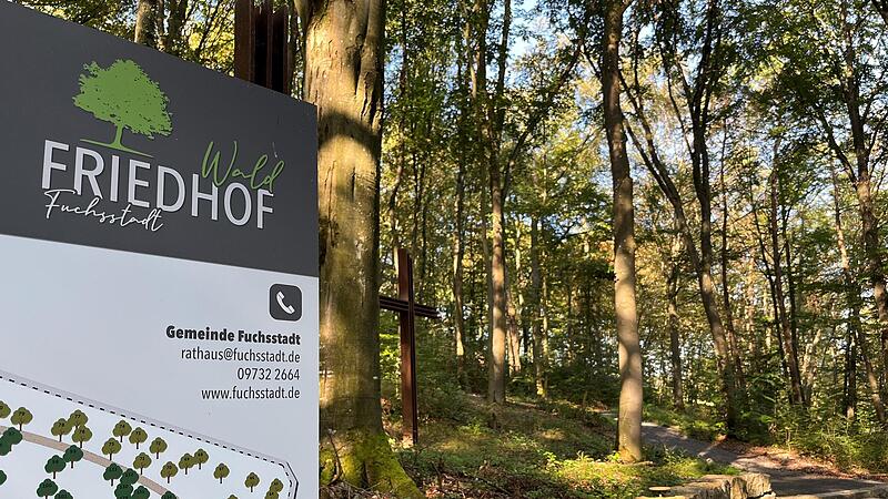 Seit Dezember 2020 gibt es in Fuchsstadt einen Waldfriedhof. &bdquo;Die Bezeichnung hat der Gemeinderat damals festgelegt&ldquo;, sagt Altb&uuml;rgermeister Peter Hart.