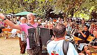 „Willkommen auf der Höh‘!“ Organisator Herbert Gröschel ist in seinem Element. Mike Wuttke „Willkommen auf der Höh‘!“ Organisator Herbert Gröschel ist in seinem Element. Mike Wuttke