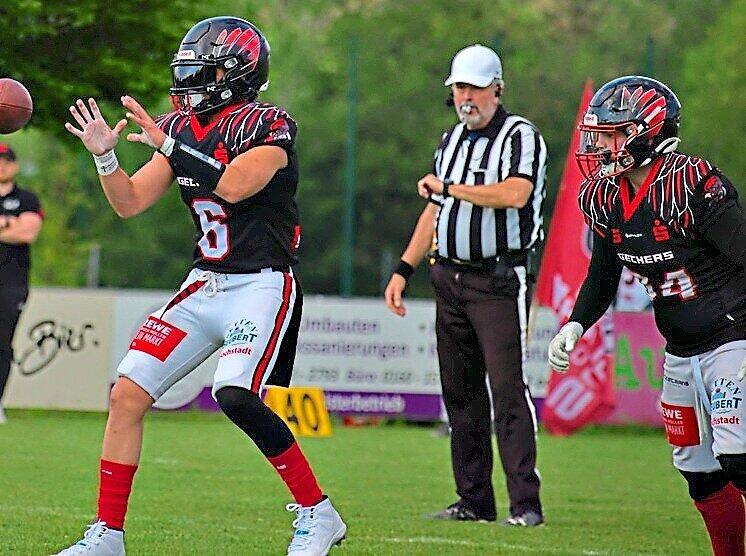 Quarterback Antoine Zabala (links) f&uuml;hrte die Hemhofen Gechers ins Play-off-Finale. Anika Wei&szlig;enberger