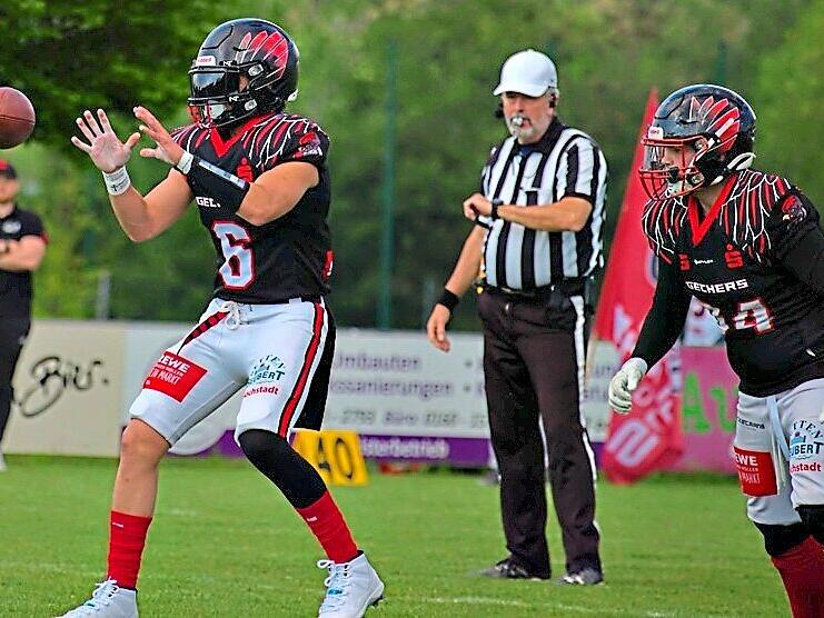 Quarterback Antoine Zabala (links) führte die Hemhofen Gechers ins Play-off-Finale. Anika Weißenberger Quarterback Antoine Zabala (links) führte die Hemhofen Gechers ins Play-off-Finale. Anika Weißenberger