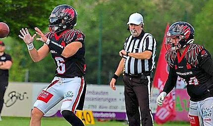 Quarterback Antoine Zabala (links) f&uuml;hrte die Hemhofen Gechers ins Play-off-Finale. Anika Wei&szlig;enberger