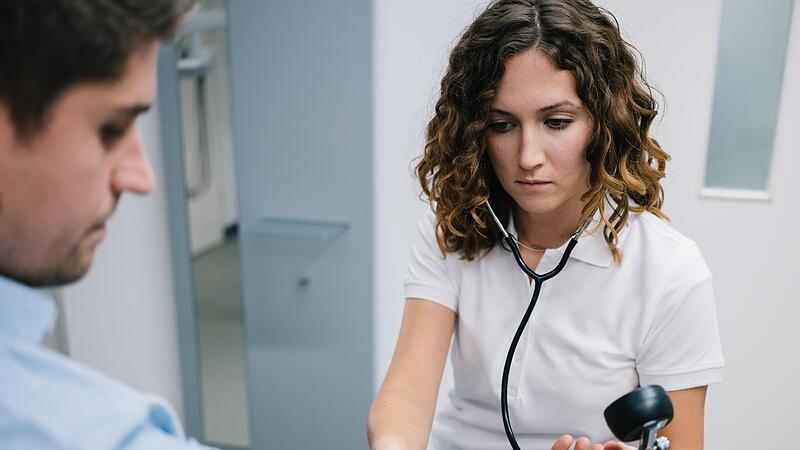 Der Mangel an &Auml;rztinnen und &Auml;rzten im Landkreis Kulmbach wird auch in unserer Umfrage beklagt.