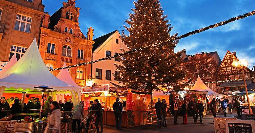 Der Bad Kissinger Lichterglanz ist ein Treffpunkt für Jung und Alt. Der Bad Kissinger Lichterglanz ist ein Treffpunkt für Jung und Alt.