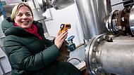 Katharina Schulze nimmt während der Winterklausur der Grünen-Landtagsfraktion an einer Führung durch ein Geothermie-Gelände teil.