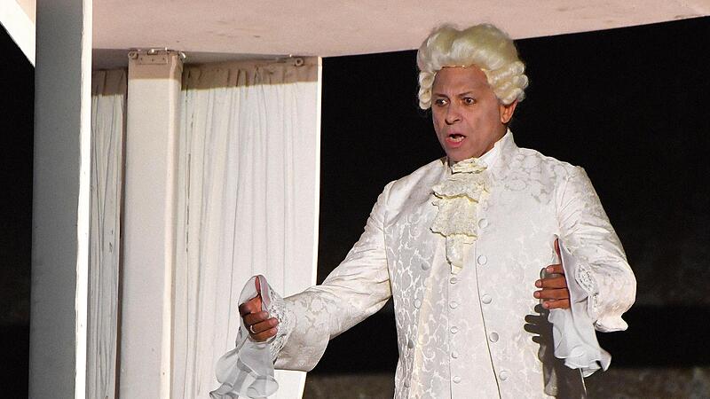 In Wunsiedel spielt Jimmy  Hartwig  in diesem Sommer die  Rolle  von  Kaiser Joseph II.