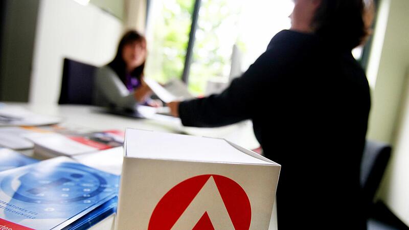 Die Zahl der Erwerbslosen ist im Landkreis Erlangen-Höchstadt  leicht gesunken.