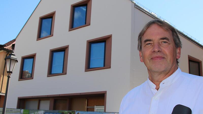 Stadtbaumeister Detlef Mohr vor dem B&uuml;rgerhaus