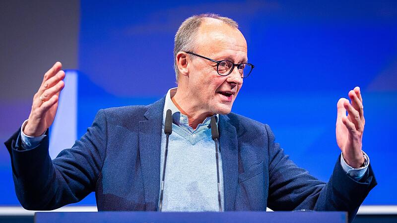 CDU-Chef Friedrich Merz wiederholte beim Deutschlandtag der Jungen Union sein Angebot an die Ampel-Regierung, die Asylproblematik gemeinsam im Format eines Deutschlandpaktes zu lösen. CDU-Chef Friedrich Merz wiederholte beim Deutschlandtag der Jungen Union sein Angebot an die Ampel-Regierung, die Asylproblematik gemeinsam im Format eines Deutschlandpaktes zu lösen.