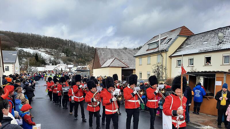 Rosenmontagszug in Aura