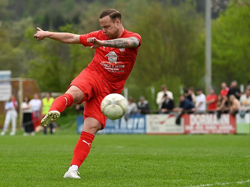 SVB-Mittelfeldmann Timo Strohmer  und  seine Mannschaft wollen  am Sonntag  gegen den  SV Gutenstetten-Steinachgrund punkten.Forchheim & Fr&auml;nkische Schweiz