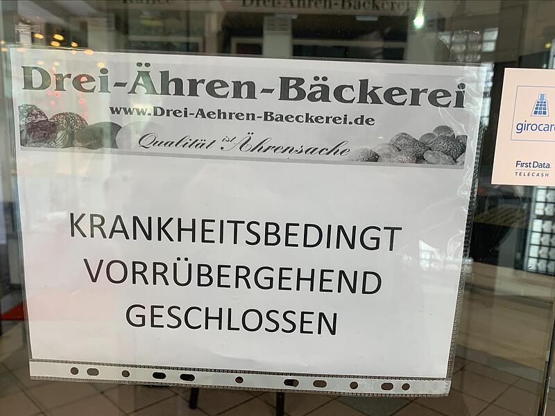 Die Coburger Filiale der &bdquo;Drei &Auml;hren B&auml;ckerei&ldquo;: Dieses Schild h&auml;ngt nun schon seit mehreren Wochen an der Eingangst&uuml;r in der Mohrenstra&szlig;e.