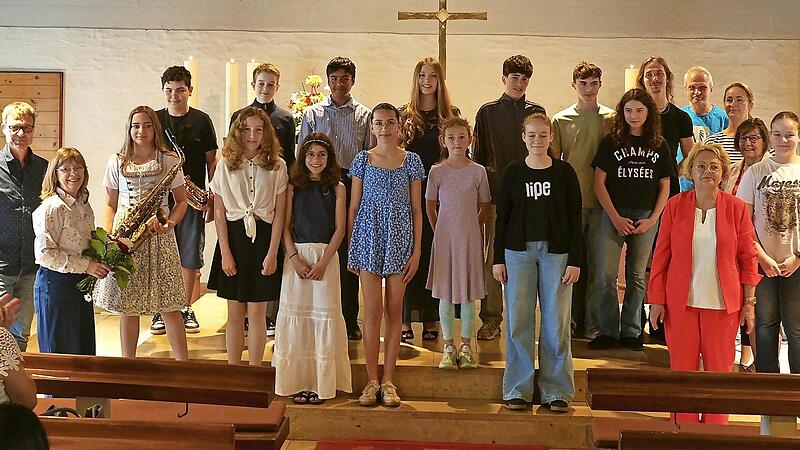 Schülerinnen und Schüler der Musikschule Höchstadt begeisterten beim Muttertagskonzert. Schülerinnen und Schüler der Musikschule Höchstadt begeisterten beim Muttertagskonzert.
