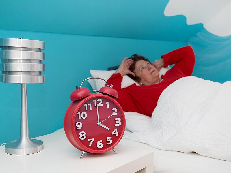 Bei Schlafproblemen Älterer gibt es zahlreiche Lösungsansätze.