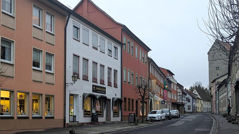 In der Stadt reihen sich ein Elektrogesch&auml;ft, ein Bistro, ein Kleidergesch&auml;ft und ein Laden, der von Drogerie bis Eisenwaren alles bietet, nebeneinander. Der Gewerbeverein Kaufhaus M&uuml;rscht vertritt Gewerbetreibende wie diese Ladenbesitzer.
