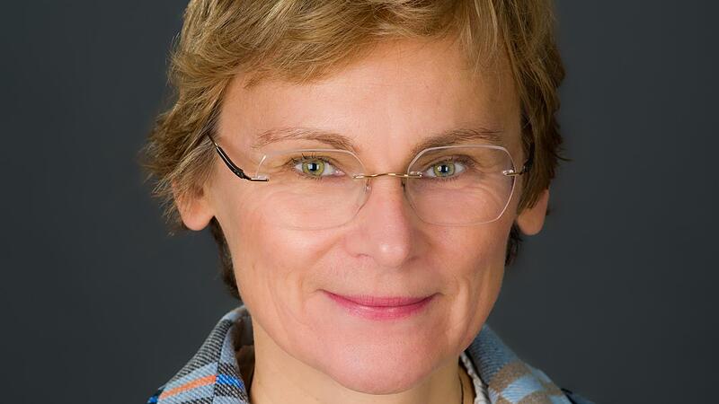 Sabine Hirschmann ist auf die erste Pfarrstelle von St. Stephan und zur Dekanin gewählt worden. Sabine Hirschmann ist auf die erste Pfarrstelle von St. Stephan und zur Dekanin gewählt worden.