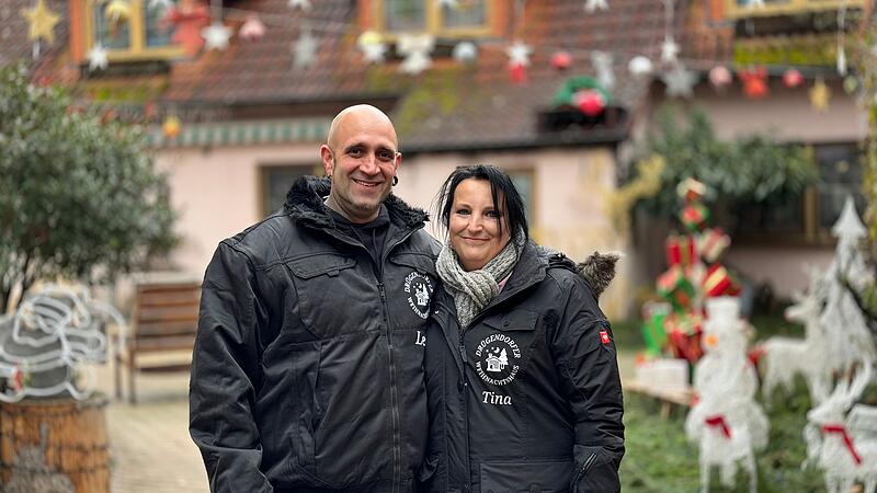 Auch heuer laden die beiden Dr&uuml;gendorfer Heiko und Tina Weihnachtsfans in ihren Garten ein.