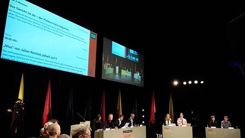 «Prozess gegen Deutschland» im Thalia-Theater Hamburg «Prozess gegen Deutschland» im Thalia-Theater Hamburg