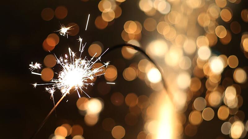 Wunderkerze brennt an Silvester Wunderkerze brennt an Silvester