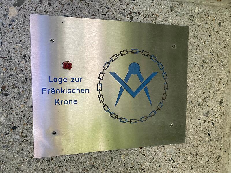 Apropos Fr&auml;nkische Krone: Dieses Synonym f&uuml;r die Veste taucht ebenfalls in vielen Namen auf. Hier etwa bei der Freimaurerloge in Coburg.