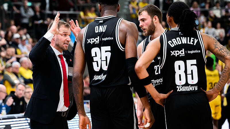 Baskets-Headcoach Anton Gavel hat seine Mannschaft um EJ Onu, Moritz Krimmer und Austin Crowley (von links) hervorragend auf Ludwigsburg eingestellt. Der Lohn: ein 86:74-Ausw&auml;rtssieg in der MHP-Arena.