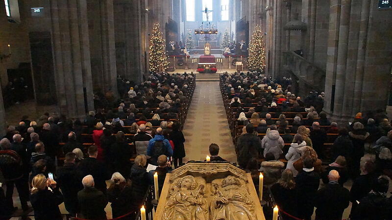Viele Bamberger strömten zu Weihnachten in die Kirchen, um das Licht der Hoffnung in eine von Verzweiflung geprägte Welt zu empfangen.