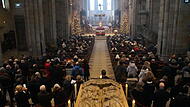 Viele Bamberger strömten zu Weihnachten in die Kirchen, um das Licht der Hoffnung in eine von Verzweiflung geprägte Welt zu empfangen.