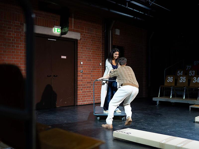 Gelungene Premiere vom St&uuml;ck Atmen in der Reithalle Coburg