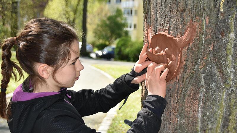 „Anfangs sah er aus wie ein Pfannkuchen, aus den Ohren wurden Hörner“, sagte die 11-jährige Maxima, die hier ihren „Franz“ ausarbeitet.