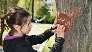 „Anfangs sah er aus wie ein Pfannkuchen, aus den Ohren wurden Hörner“, sagte die 11-jährige Maxima, die hier ihren „Franz“ ausarbeitet.