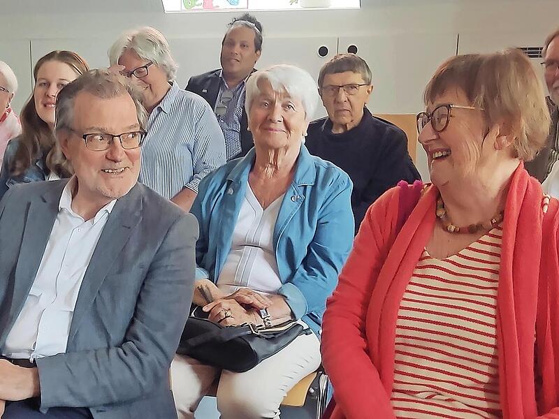 Guillermo Sanchez hat von Wilhelm und Roswitha Stuhlfelder f&uuml;r sein zehnj&auml;hriges Engagement im MGH eine Urkunde und eine Auszeichnungsspange &uuml;berreicht bekommen.