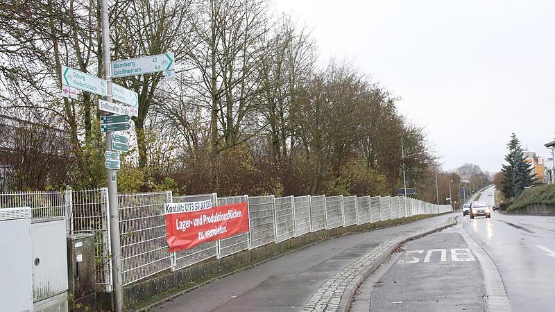 Auf dem Gel&auml;nde einer Gewerbe-Immobilie in der Gro&szlig;heirather Stra&szlig;e in Untersiemau soll eine tempor&auml;re Unterkunft f&uuml;r Gefl&uuml;chtete eingerichtet werden. Die Gemeinde hielt sich auf Anfrage unserer Redaktion sehr bedeckt in Bezug auf den genauen Stan...