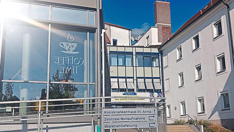 Die neuesten Zahlen für den jährlichen kommunalen Finanzausgleich bescheinigen dem Landkreis ein höheres Haushaltsdefizit, doch das Krankenhaus St. Anna in Höchstadt wirtschaftet solide. Sandra Buchwald Die neuesten Zahlen für den jährlichen kommunalen Finanzausgleich bescheinigen dem Landkreis ein höheres Haushaltsdefizit, doch das Krankenhaus St. Anna in Höchstadt wirtschaftet solide. Sandra Buchwald