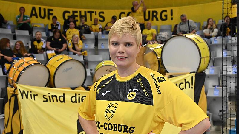 Sie steht dem HSC-Fanclub „Veste Nord“ vor und ist seit dieser Saison Fanbeauftragte der Coburger: Verena Langguth. Seit acht Jahren feuert die 25-Jährige den Zweitligisten regelmäßig bei Heim- und Auswärtsspielen an. Sie steht dem HSC-Fanclub „Veste Nord“ vor und ist seit dieser Saison Fanbeauftragte der Coburger: Verena Langguth. Seit acht Jahren feuert die 25-Jährige den Zweitligisten regelmäßig bei Heim- und Auswärtsspielen an.