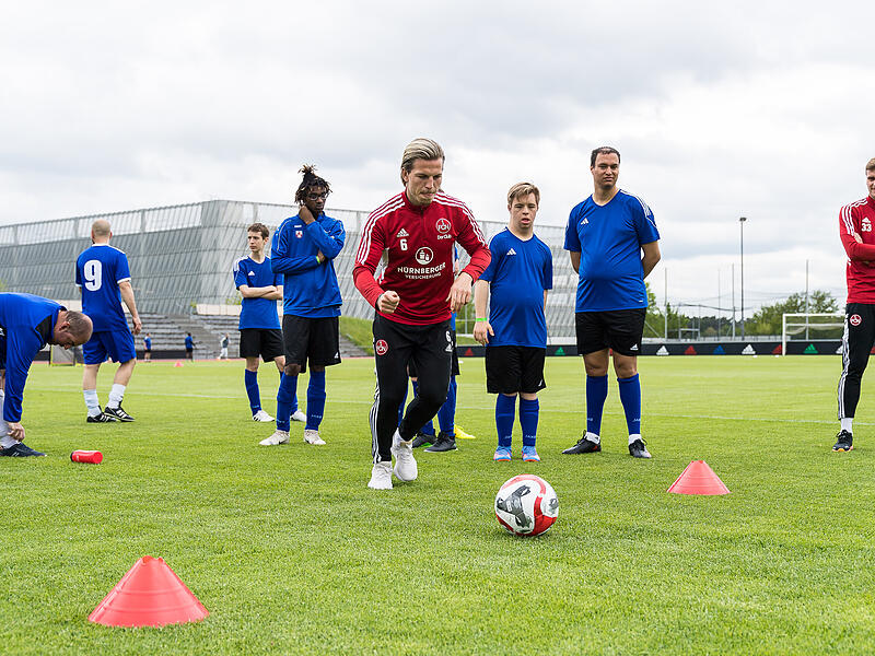 1. FC N&uuml;rnberg bolzt mit dem Special-Olympics-Team Deutschland in Herzogenaurach 2023