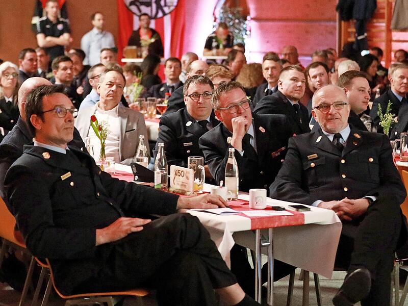 Beim Festkommers der Freiwilligen Feuerwehr Stappenbach wurde an die Geschichte der Wehr erinnert. Beim Festkommers der Freiwilligen Feuerwehr Stappenbach wurde an die Geschichte der Wehr erinnert.