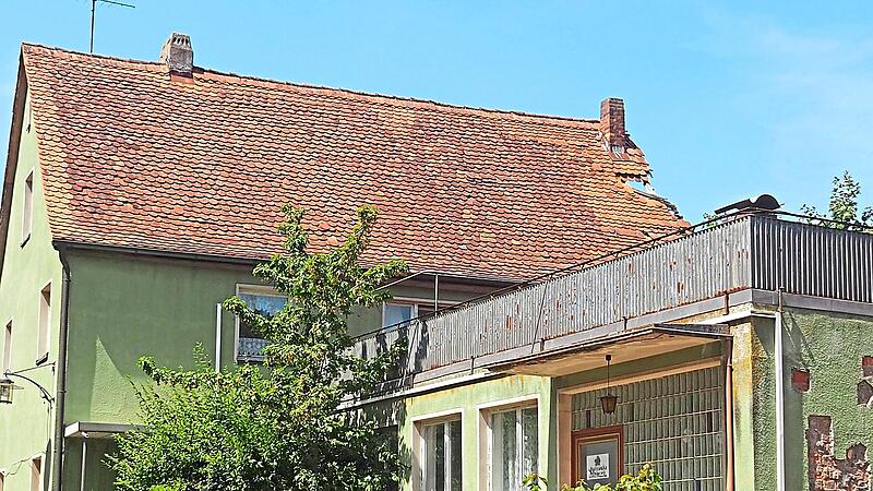 Kein schöner Anblick mehr: der „Alte Kindergarten“ in der Marktstraße 3 in Buttenheim.Andrea Spörlein Kein schöner Anblick mehr: der „Alte Kindergarten“ in der Marktstraße 3 in Buttenheim.Andrea Spörlein