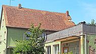 Kein sch&ouml;ner Anblick mehr: der &bdquo;Alte Kindergarten&ldquo; in der Marktstra&szlig;e 3 in Buttenheim.Andrea Sp&ouml;rlein