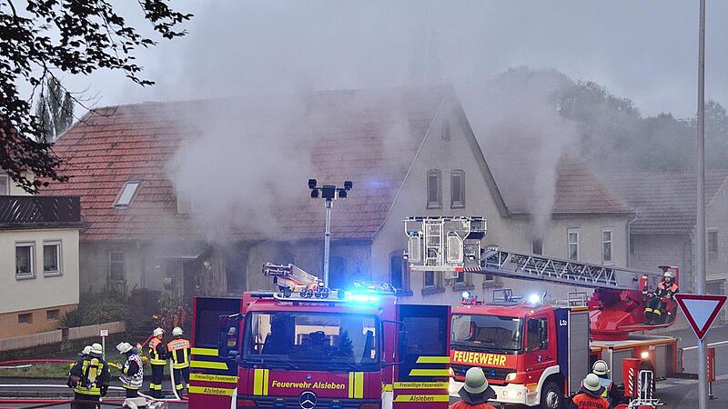 Vermutlich durch einen technischen Defekt im Sicherungskasten kam es am Montagabend zu einem Brand in einem Wohnhaus in Alsleben. Vermutlich durch einen technischen Defekt im Sicherungskasten kam es am Montagabend zu einem Brand in einem Wohnhaus in Alsleben.