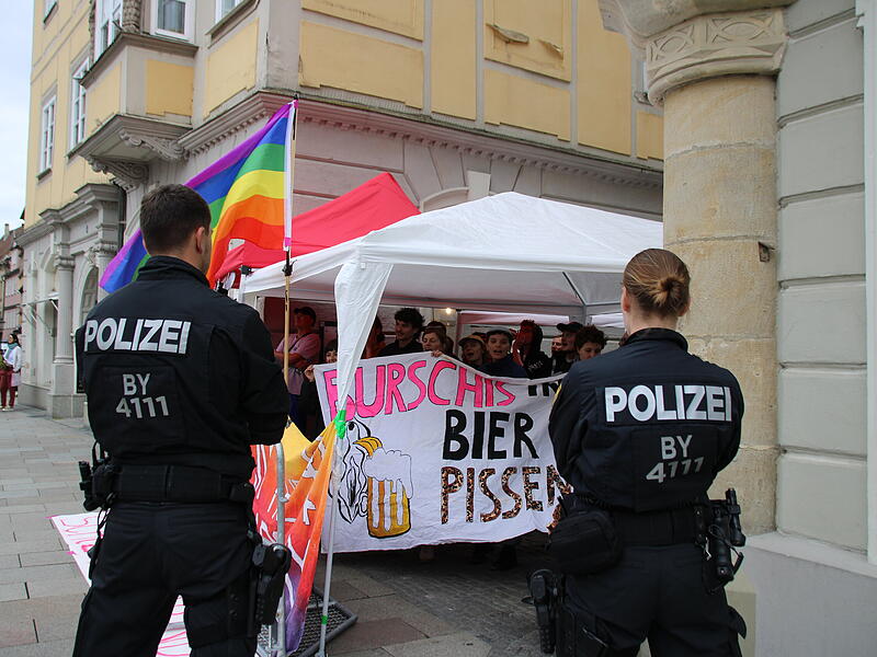 Erste Demo beim PfingstkongressErste Demo beim Pfingstkongress Erste Demo beim Pfingstkongress