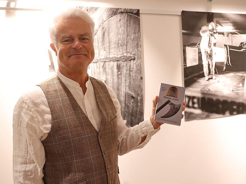 Die Gestaltung des Buches machte Wolf-Dietrich Nahr selbst. Außerdem reicherte er sein Erstlingswerk mit nachgestellten Tatort-Fotos an, denn Fotografieren ist seine Leidenschaft.