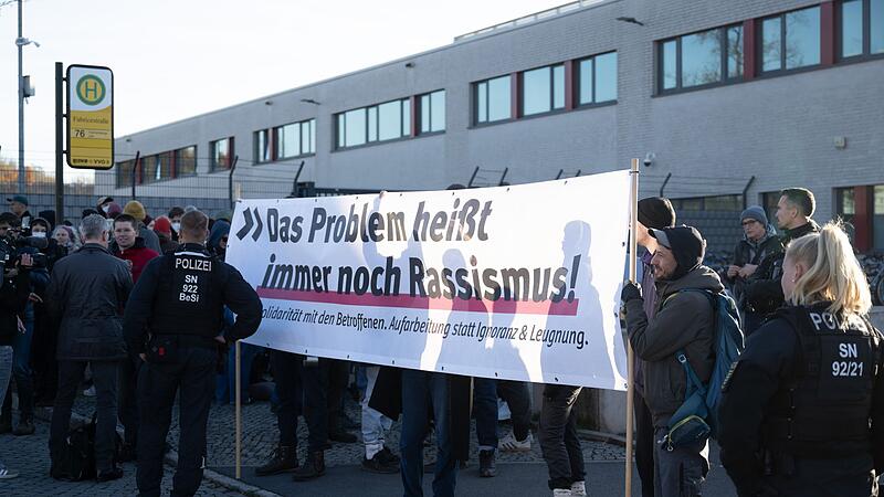 Prozess gegen mutmaßliche NSU-Unterstützerin - Demonstration