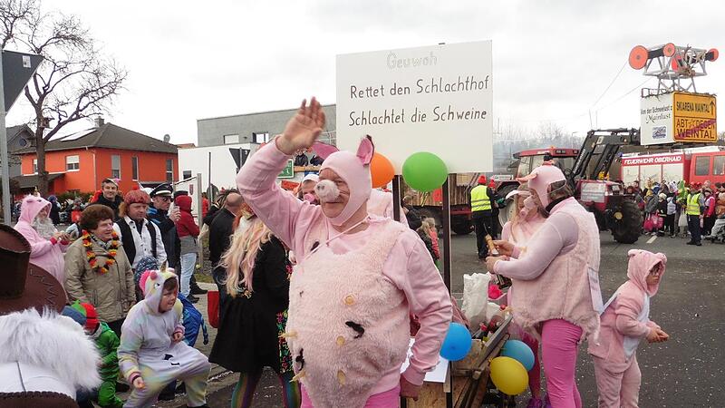 Die Familien Geus und Wohlleber machten sich als Schweinchen f&uuml;r den Schlachthof stark.