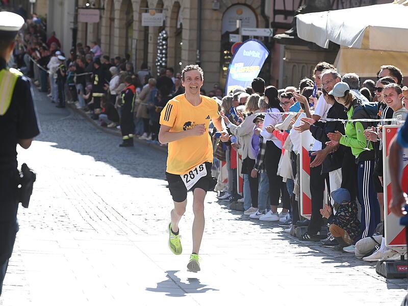 Weltkulturerbelauf 2025: Rund 3700 Athletinnen und Athleten nahmen de Halbmarathon, den Sparkassen-Lauf, in Angriff.